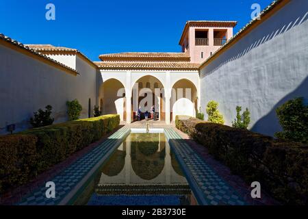 Spagna, Andalusia, Costa Del Sol, Malaga, Alcazaba, Patio De La Alberca Foto Stock