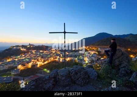 Spagna, Andalusia, Costa del Sol, Provincia di Malaga, Casares, villaggio bianco situato nell'entroterra (Pueblos blancos) Foto Stock