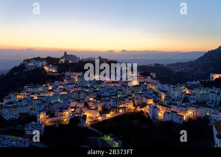 Spagna, Andalusia, Costa del Sol, Provincia di Malaga, Casares, villaggio bianco situato nell'entroterra (Pueblos blancos) Foto Stock