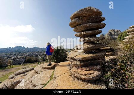 Spagna, Andalusia, Costa del Sol, Provincia di Malaga, Antequera, Riserva naturale di El Torcal, formazione rocciosa dichiarata Patrimonio dell'Umanità dall'UNESCO, El Tornillo del Torcal (il cavatappi El Torcal) Foto Stock