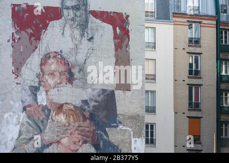 Francia, Parigi, Street art, murale di Gonzalo Borondo chiamato le tre età (Les 3 età) in rue du Chevaleret (Chevaleret strada) Foto Stock