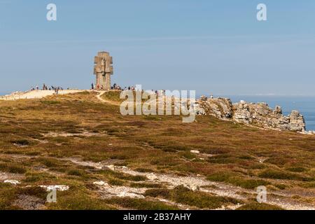 Francia, Finistère (29), Cornouaille, Penisola Di Crozon, Camaret-Sur-Mer, Pen-Hir Point Nel Mare Di Iroise Foto Stock