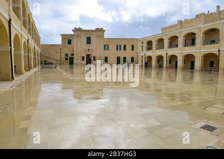 Cortile a Fort St Elmo Foto Stock