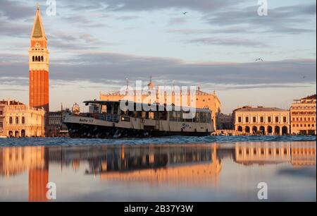 La Piazzetta San Marco, Vista Da Isola San Giorgio Maggiore; Venezia, Veneto; Italia Foto Stock