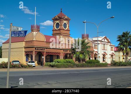 Vecchia Stazione Ferroviaria E Ufficio Postale A Port Pirie - Australia Meridionale Foto Stock