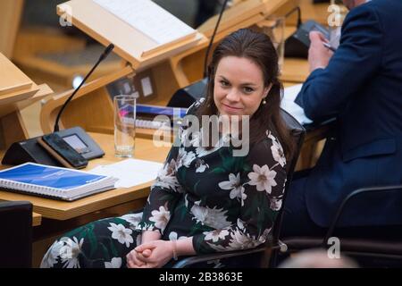 Edimburgo, Regno Unito. 4th Mar, 2020. Nella Foto: Kate Forbes Msp - Ministro Delle Finanze Del Gabinetto. Dibattito del governo scozzese: Scene di risoluzione del tasso scozzese all'interno della camera di discussione del Parlamento scozzese. Credito: Colin Fisher/Alamy Live News Foto Stock