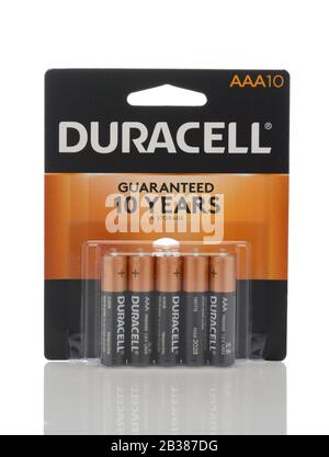 Irvine, CALIFORNIA - 22 MAGGIO 2019: Un pacchetto di 10 pile AAA Duracell. Foto Stock