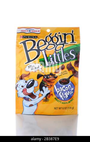 Irvine, California - 14 GIUGNO 2015: Un pacchetto di Litti Beggin. Gli spuntini aromatizzati alla pancetta sono amde per i cani di piccola razza dalla Nestle Purina Petcare Company. Foto Stock