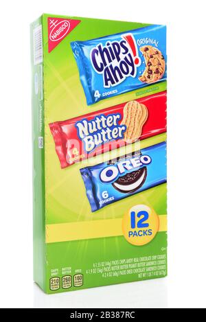 Irvine, CALIFORNIA - 23 AGOSTO 2019: Confezione da 12 biscotti assortiti in confezioni singole di snack, Oreo, Patatine Ahoy e Burro di Nutter. Foto Stock