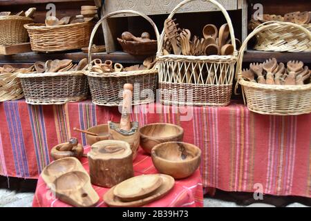 Kruje, ALBANIA - 21 MAGGIO 2017: Tradizionale mercato ottomano a Kruja, card Foto Stock