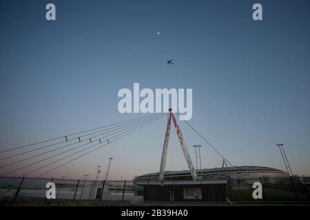 Torino, Italia. 17th Feb, 2020. Calcio, SERIE A TIM 2019-20 nella foto: Allianz STADIUM CLOSED CHAMPIONSHIP FERMO CAUSE CORONA VIRUS Credit: Independent Photo Agency/Alamy Live News Foto Stock