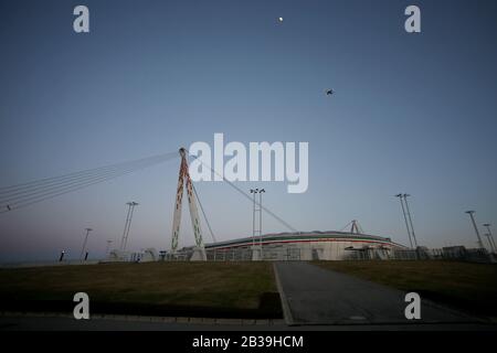 Torino, Italia. 17th Feb, 2020. Calcio, SERIE A TIM 2019-20 nella foto: Allianz STADIUM CLOSED CHAMPIONSHIP FERMO CAUSE CORONA VIRUS Credit: Independent Photo Agency/Alamy Live News Foto Stock