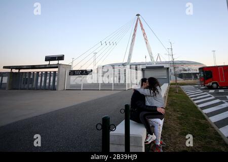 Torino, Italia. 17th Feb, 2020. Calcio, SERIE A TIM 2019-20 nella foto: Allianz STADIUM CLOSED CHAMPIONSHIP FERMO CAUSE CORONA VIRUS Credit: Independent Photo Agency/Alamy Live News Foto Stock