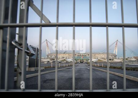 Torino, Italia. 17th Feb, 2020. Calcio, SERIE A TIM 2019-20 nella foto: Allianz STADIUM CLOSED CHAMPIONSHIP FERMO CAUSE CORONA VIRUS Credit: Independent Photo Agency/Alamy Live News Foto Stock