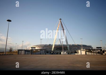 Torino, Italia. 17th Feb, 2020. Calcio, SERIE A TIM 2019-20 nella foto: Allianz STADIUM CLOSED CHAMPIONSHIP FERMO CAUSE CORONA VIRUS Credit: Independent Photo Agency/Alamy Live News Foto Stock