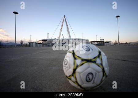 Torino, Italia. 17th Feb, 2020. Calcio, SERIE A TIM 2019-20 nella foto: Allianz STADIUM CLOSED CHAMPIONSHIP FERMO CAUSE CORONA VIRUS Credit: Independent Photo Agency/Alamy Live News Foto Stock