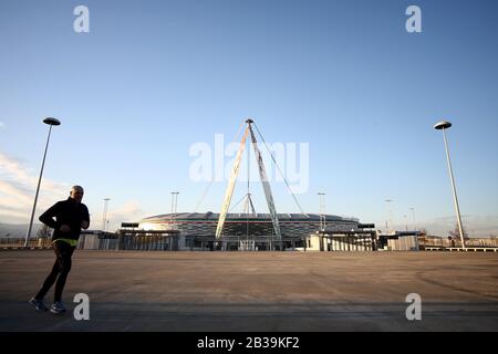 Torino, Italia. 17th Feb, 2020. Calcio, SERIE A TIM 2019-20 nella foto: Allianz STADIUM CLOSED CHAMPIONSHIP FERMO CAUSE CORONA VIRUS Credit: Independent Photo Agency/Alamy Live News Foto Stock