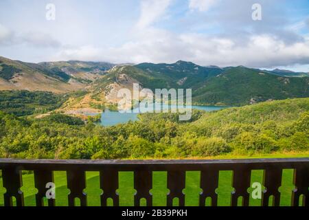 Ruesga serbatoio dal Parador. Cervera De Pisuerga, Provincia Di Palencia, Castilla Leon, Spagna. Foto Stock