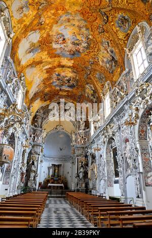 Interno della chiesa di San Francesco XI secolo in stile barocco 20 settembre 2019 Mazara del Vallo Sicilia Foto Stock