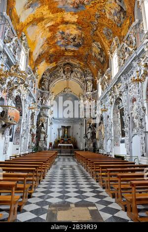 Interno della chiesa di San Francesco XI secolo in stile barocco 20 settembre 2019 Mazara del Vallo Sicilia Foto Stock