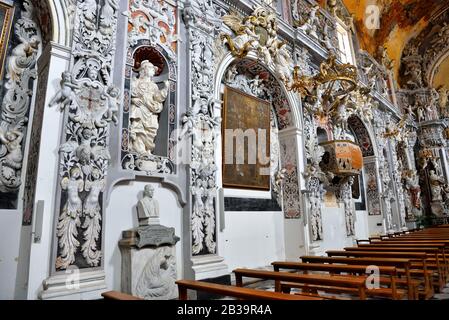 Interno della chiesa di San Francesco XI secolo in stile barocco 20 settembre 2019 Mazara del Vallo Sicilia Foto Stock