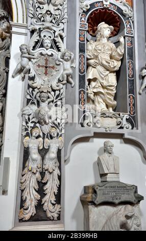 Interno della chiesa di San Francesco XI secolo in stile barocco 20 settembre 2019 Mazara del Vallo Sicilia Foto Stock