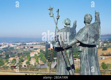 Sculture di pellegrini, Monte do Gozo. Santiago De Compostela, Provincia La Coruña, Galizia, Spagna. Foto Stock