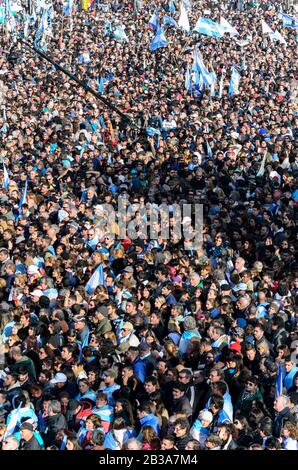 Sarandí, Buenos Aires, Argentina - 23 febbraio 2017: Stadio Fotball completo in atto politico di Cristina Fernández de Kirchner Foto Stock