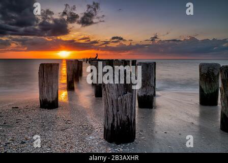 Tramonto al molo della Vecchia Napoli, a Napoli, Florida Foto Stock