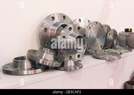 Parti metalliche realizzate su tornio. Industria Foto Stock