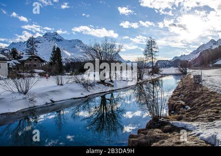 Godetevi una vacanza invernale a Sils/Segl im Engadin Foto Stock