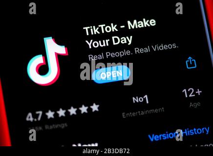 App TikTok in Apple App Store, social network, icona app, iPhone, iOS, smartphone, display, primo piano, Germania Foto Stock