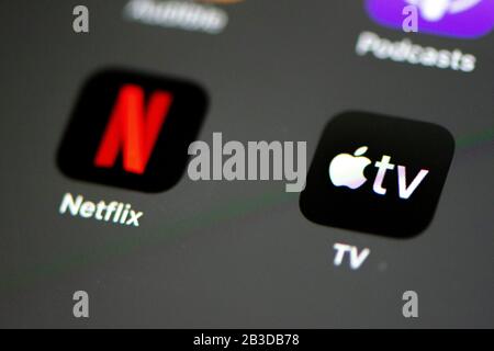 App Apple TV, app Netflix, servizio di streaming video, icona app, schermo, iPhone, iOS, smartphone, primo piano, dettaglio, Germania Foto Stock