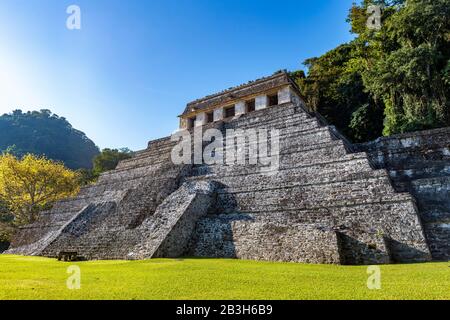Il maestoso Tempio Delle Iscrizioni piramide nella rovina Maya di Palenque, stato Chiapas, Messico. Foto Stock