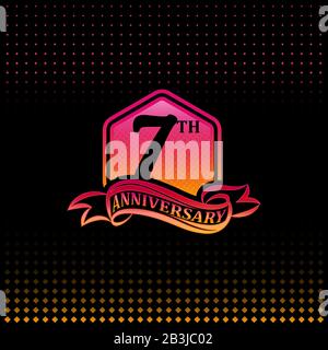 7th anniversario celebrazione logotipo rosa e giallo colorato. sette anni di compleanno logo su sfondo nero. Illustrazione Vettoriale