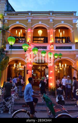 Touristen, Nguyen Thai Hoc, Hoi An, Vietnam Foto Stock