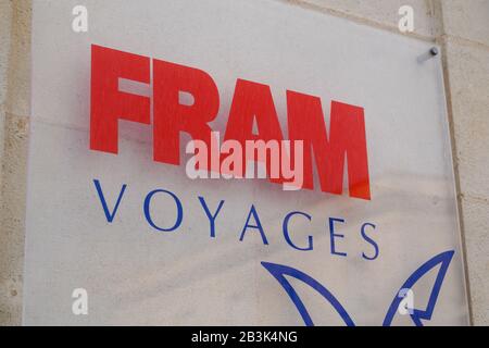 Bordeaux , Aquitaine / France - 10 17 2019 : Fram logo negozio boutique agenzie di viaggio francese ufficio tempo libero rivenditore Foto Stock