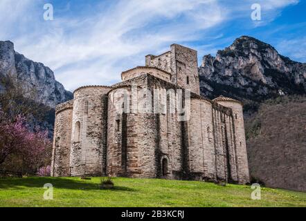 Italia, Marche, Genga, Abbazia romanica di San Vittore nel Parco Nazionale dei Monti Sibillini Foto Stock