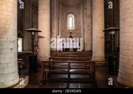 Italia, Marche, Genga, Abbazia romanica di San Vittore nel Parco Nazionale dei Monti Sibillini Foto Stock