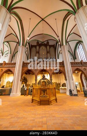 Berlino - 08 febbraio 2020: Interno della Chiesa di San Nicola nel centro storico di Altstadt Spandau. Foto Stock