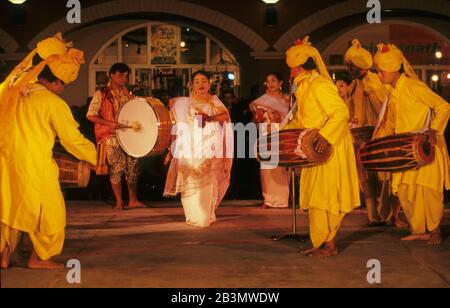 Danza popolare Manipuri, danza classica indiana, Manipur, India, Asia Foto Stock