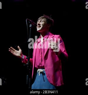 Cantante/cantautore Alex Etchart suonando al Rich Mix Arts Centre di Londra, Inghilterra, Regno Unito. 4th marzo 2020 Foto Stock