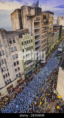 La sfilata di carnevale Filhos de Gandhy nel centro storico di Salvador, Bahia, Brasile, Sud America Foto Stock