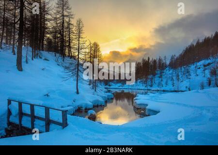 Lago Delle Streghe, Alpe Devero, Val D'Ossola, Verbano Cusio Ossola, Piemonte, Italia, Europa Foto Stock