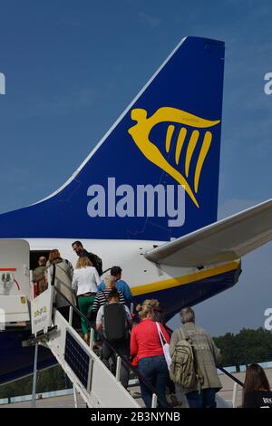 Ryanair Flugzeug, Flughafen Koeln / Bonn, Nordrhein-Westfalen, Germania Foto Stock