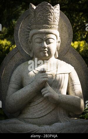 La statua del Buddha all'interno del complesso del Tempio di Daisho-in , si dice sia uno dei templi Shingon più prestigiosi nella parte occidentale del Giappone. Isola Di Miyajima Foto Stock