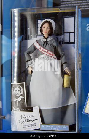 Londra, Regno Unito. 05th Mar, 2020. Florence Nightingale "Inspired Woman" serie 2020 Barbie, al Florence Nightingale mostra che segna il 200th anniversario della nascita di Florence Nightingale, al Florence Nightingale Museum, Londra, Regno Unito - 5 marzo 2020 Credit: Nils Jorgensen/Alamy Live News Foto Stock