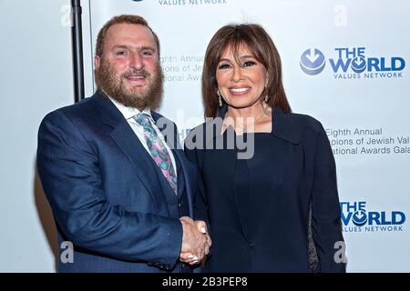 New York, NY, Stati Uniti. 3rd Mar, 2020. Rabbi Shmuley Boteach, Giudice Jeanine Pirro Agli Arrivi Dell'Ottavo Gala Annuale Dei Campioni Internazionali Dei Valori Ebraici, Carnegie Hall, New York, Ny 3 Marzo 2020. Credit: Steve Mack/Everett Collection/Alamy Live News Foto Stock