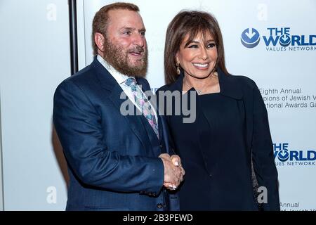 Rabbi Shmuley Boteach, Giudice Jeanine Pirro Agli Arrivi Dell'Ottavo Gala Annuale Dei Campioni Internazionali Dei Valori Ebraici, Carnegie Hall, New York, Ny 3 Marzo 2020. Foto Di: Steve Mack/Everett Collection Foto Stock