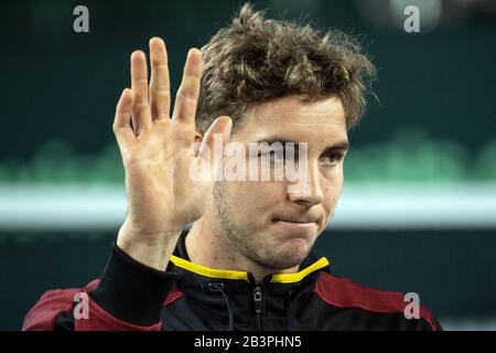 05 Marzo 2020, Renania Settentrionale-Vestfalia, Duesseldorf: Tennis, Uomini: Coppa Davis - Qualifiche, Qualifiche, Germania - Bielorussia Nel Castello. Il tedesco numero uno, Jan-Lennard Struff ondeggiante durante il sorteggio. La Coppa Davis contro la Bielorussia si svolgerà dal 06.03 al 07.03.2020 a Düsseldorf. Foto: Federico Gambarini/Dpa Foto Stock